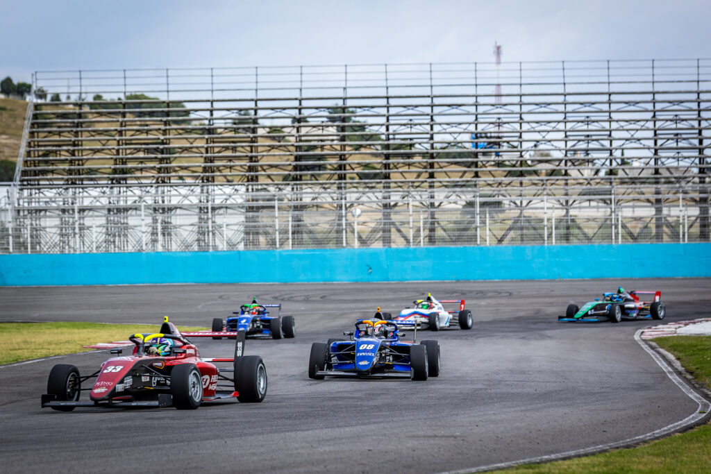 • FIA NACAM Fórmula 4, TCR México, Vintage Formula Ford y Vintage Pro Series compartirán escenario con los espectaculares GT los próximos 3 y 4 de octubre.