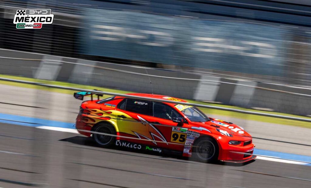 El #95 fue acompañado en el podio de la TCR México por Julio Rejón del auto #5 del equipo ProRally Mothers y por Gerardo Rejón Jr., que se quedaron con el segundo y tercer puesto del podio.